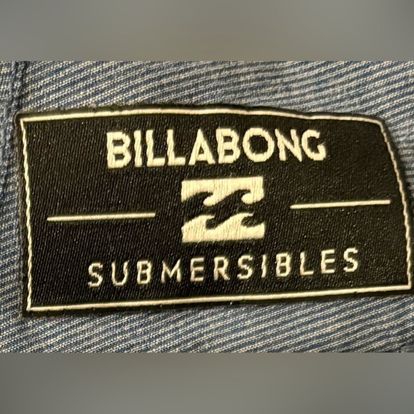 Billabong | 24 Waist Submersibles Board Shorts - Picture 3 of 5